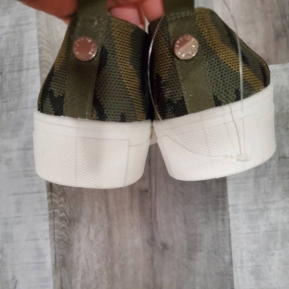 Steve madden camo platform  slip on sneakers  new - Picture 2 of 9